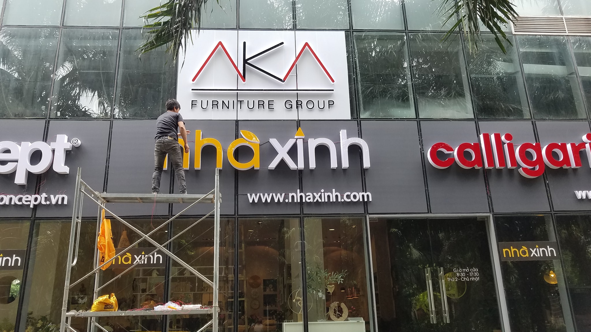 Thi Công Bảng Hiệu Hoà Thành