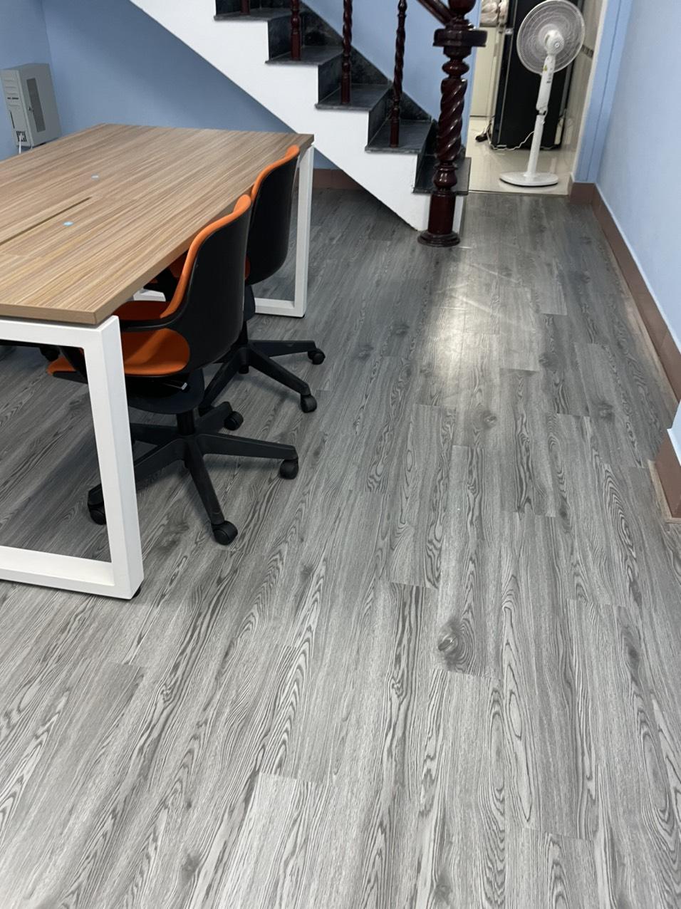 Làm sàn nhựa giả gỗ giá tốt tại Bavet, Campuchia, gần Mộc Bài