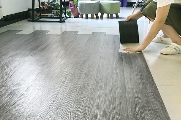 Sàn nhựa giả gỗ chuyên nghiệp tại Bavet, Campuchia, gần Mộc Bài